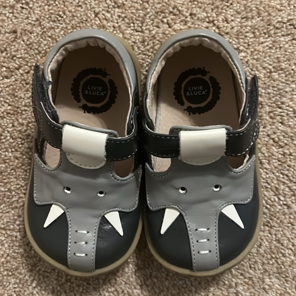 Livie and Luca size 6 Toddler shoe color Grey